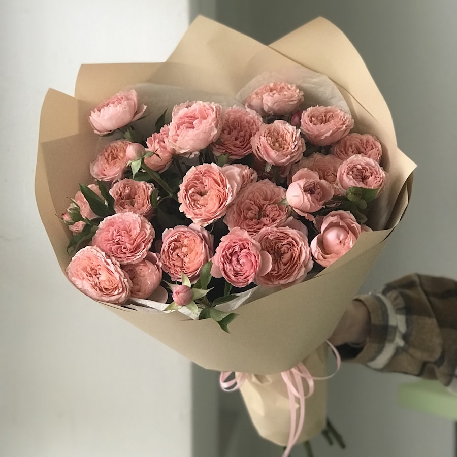 7 кустовых пионовидных роз Julietta