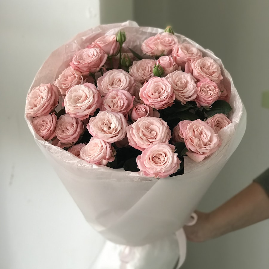 9 кустовых пионовидных роз Бомбастик