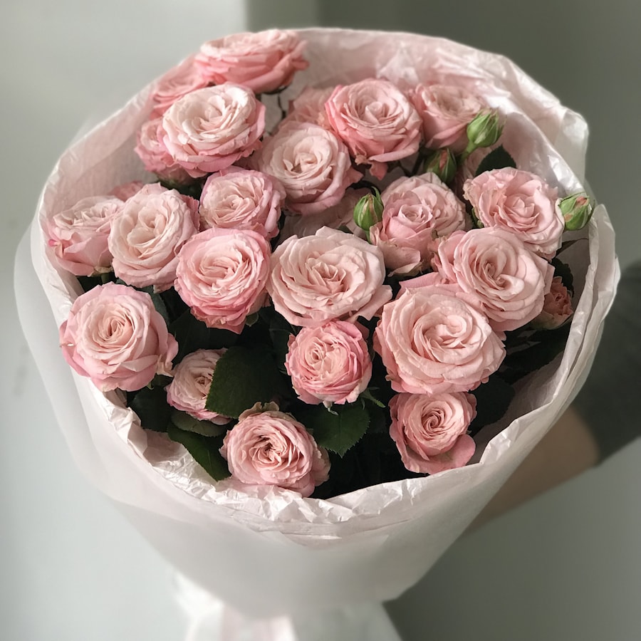 7 кустовых пионовидных роз Бомбастик