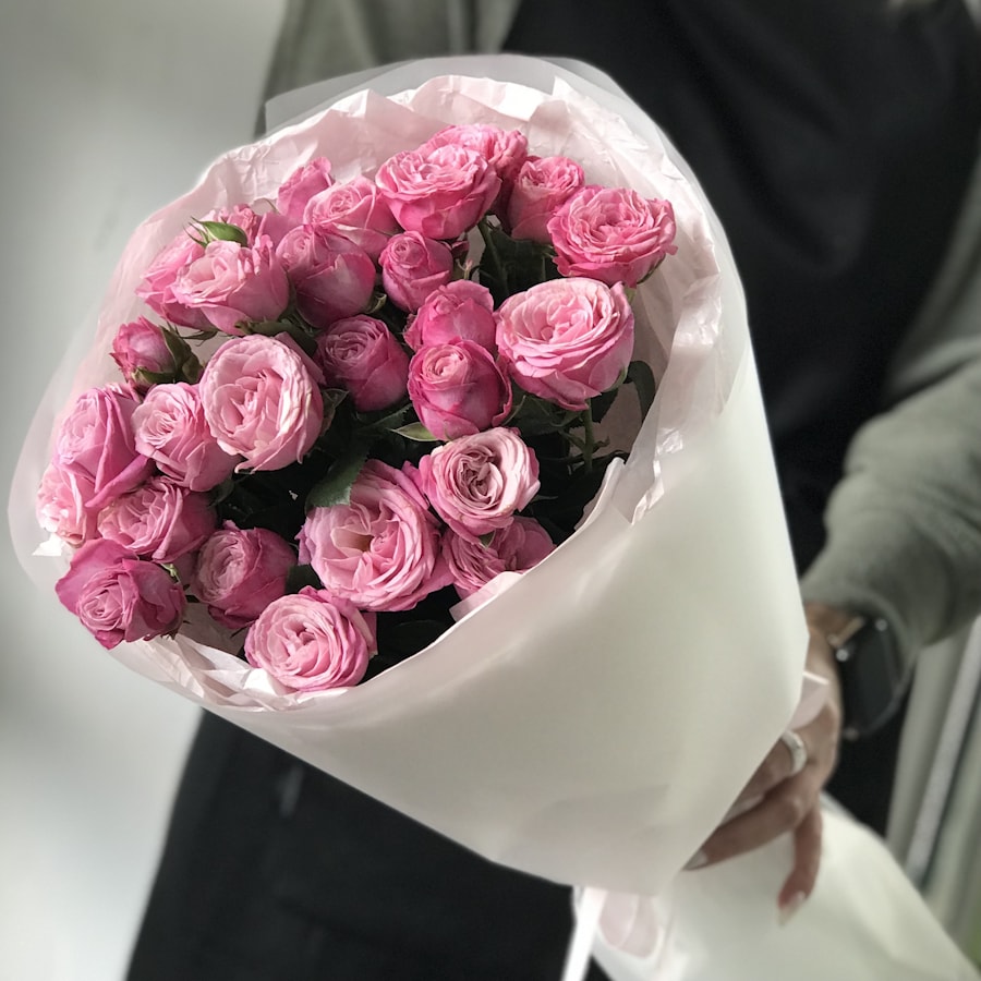 7 кустовых пионовидных роз Бомбастик