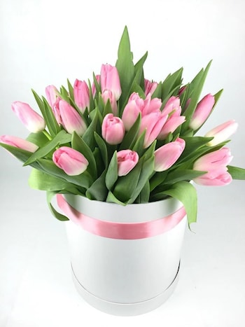 Розовые тюльпаны в коробке   