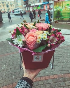 Цветы в коробке "Шикарные Розы 2"  