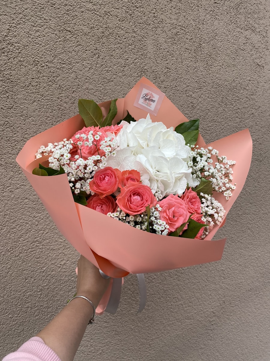 Букет с белой гортензией