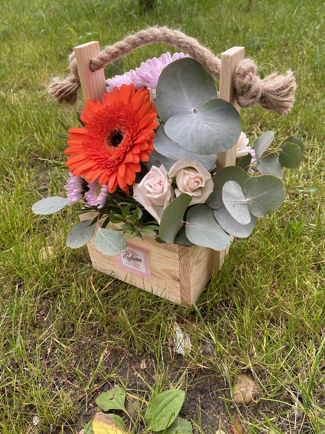 Цветы в деревянной коробке-ящике "Солнце"  