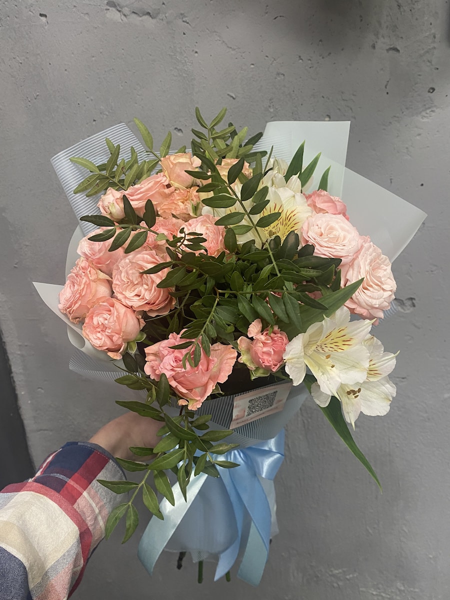 Букет "Пионовидная Роза и Альстромерия"