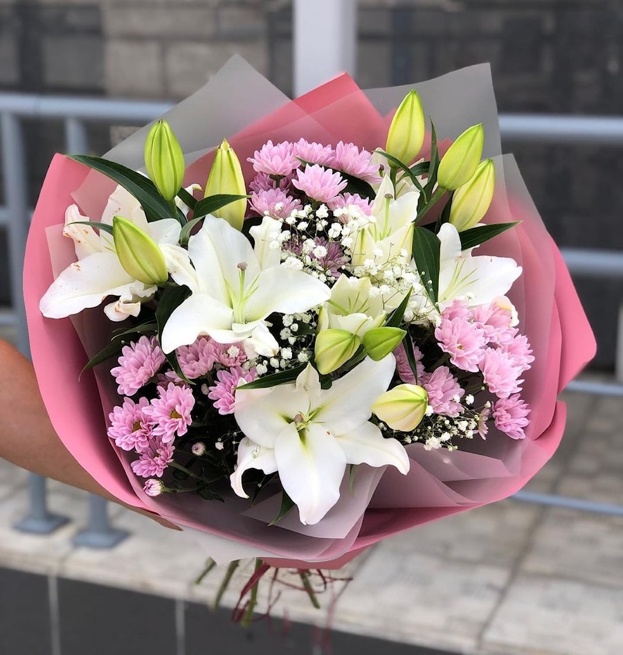 Букет "№10" с Белой Лилией