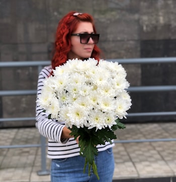 Хризантема кустовая, белая ветка   
