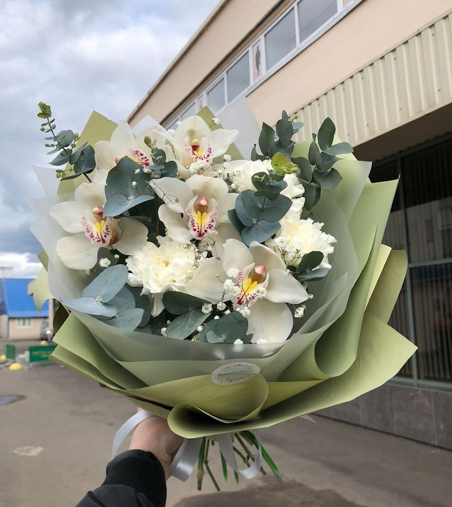 Букет из орхидей "Фисташковый"