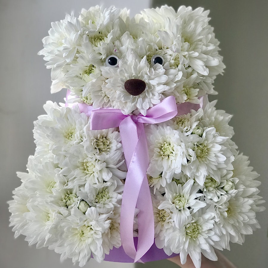 Медведь из цветов - Медвежонок из белых хризантем