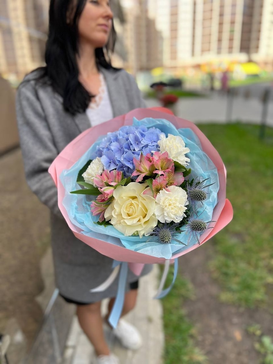 Букет с голубой гортензией №58 "Атмосфера"