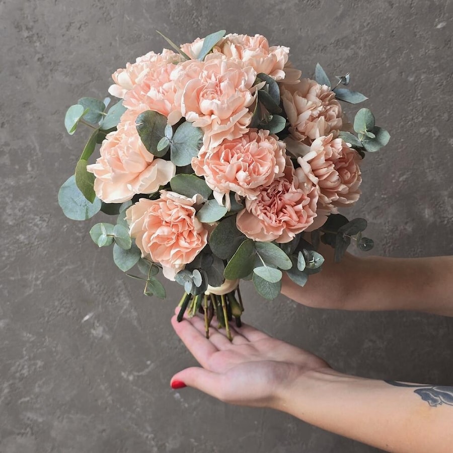 Свадебный букет "Диантусы и эвкалипт"