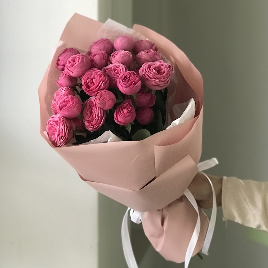 5 кустовых пионовидных розы Giselle Жизель