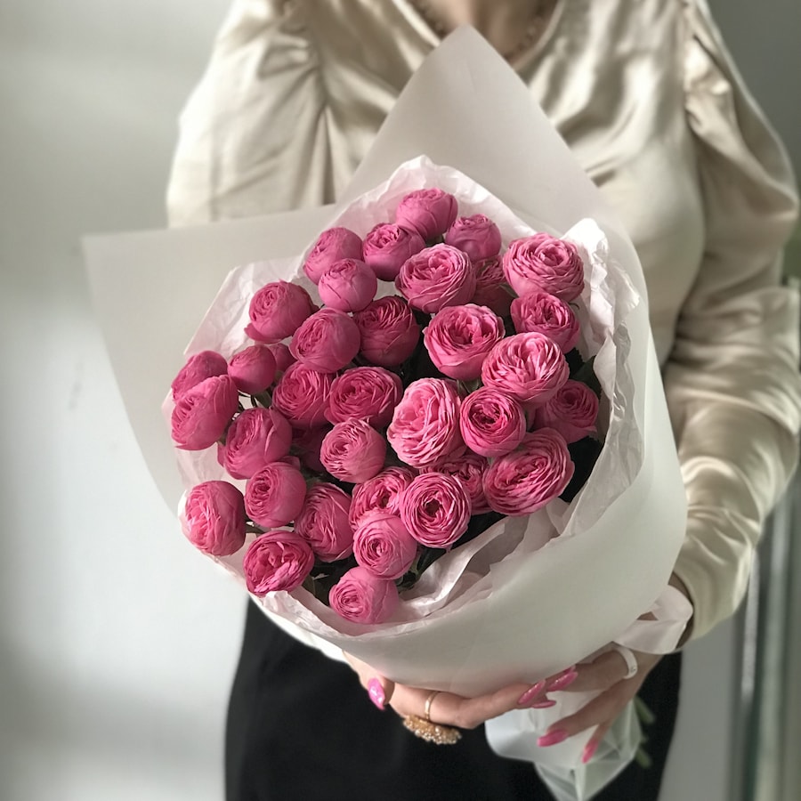 9 кустовых пионовидных роз Giselle Жизель